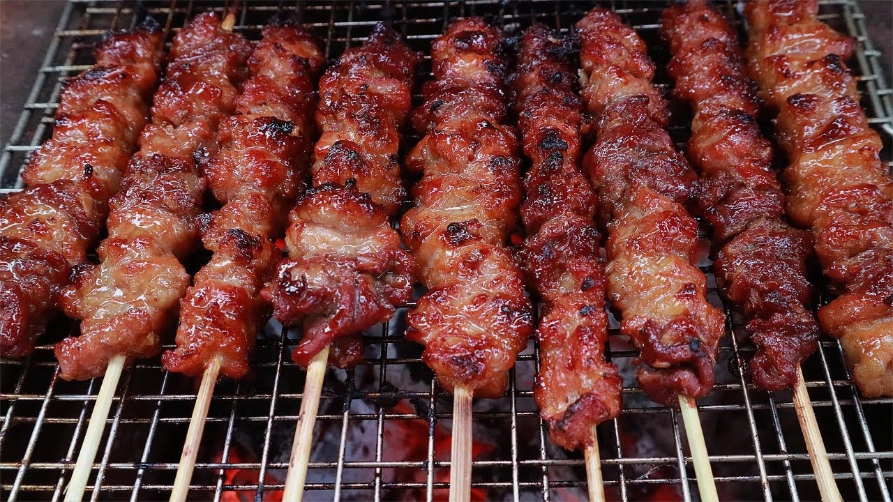 Hướng dẫn làm thịt xiên nướng tại nhà bằng bếp nướng than