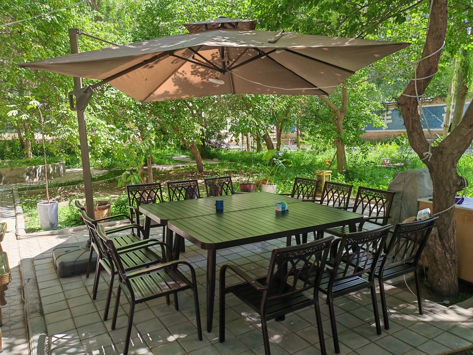 Nội Thất Bình An Giao Hàng Thành Công 2 Bộ Bàn Ghế Nhôm Đúc HCN D150 Và Dù Che Lệch Tâm 3M – Giải Pháp Ngoại Thất Đẳng Cấp Cho Mọi Không Gian