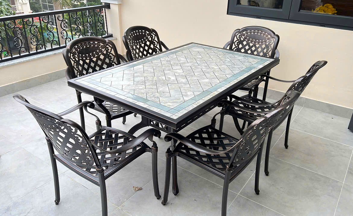GIAO HÀNG BỘ BÀN NHÔM ĐÚC MẶT ĐÁ 6 GHẾ TẠI DƯƠNG NỘI