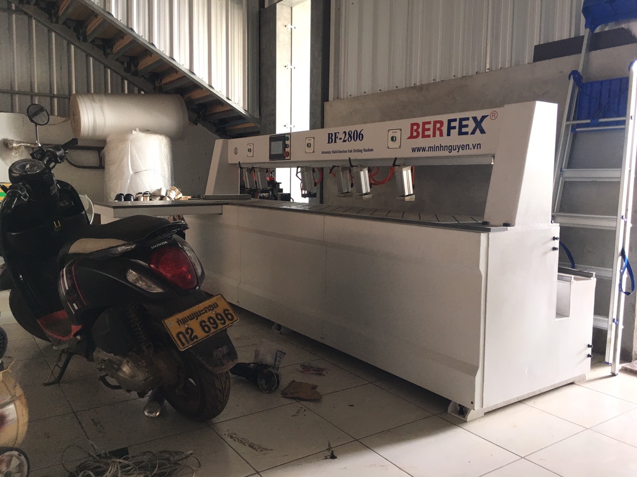 Khoan ngang tự động Berfex tuy nhỏ nhưng có võ