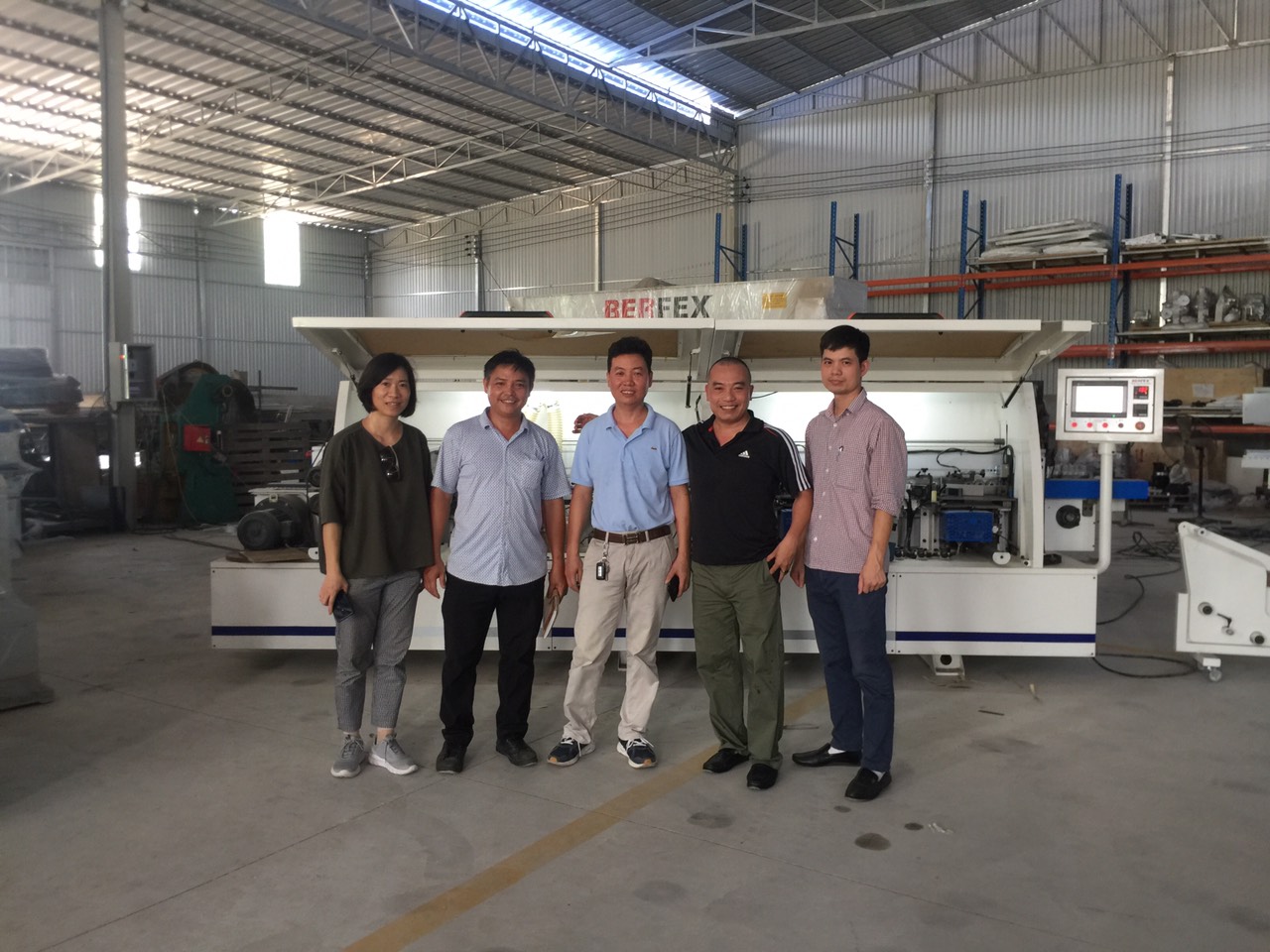 Máy dán cạnh 5 chức năng xuất về nhà máy Xuân Hòa
