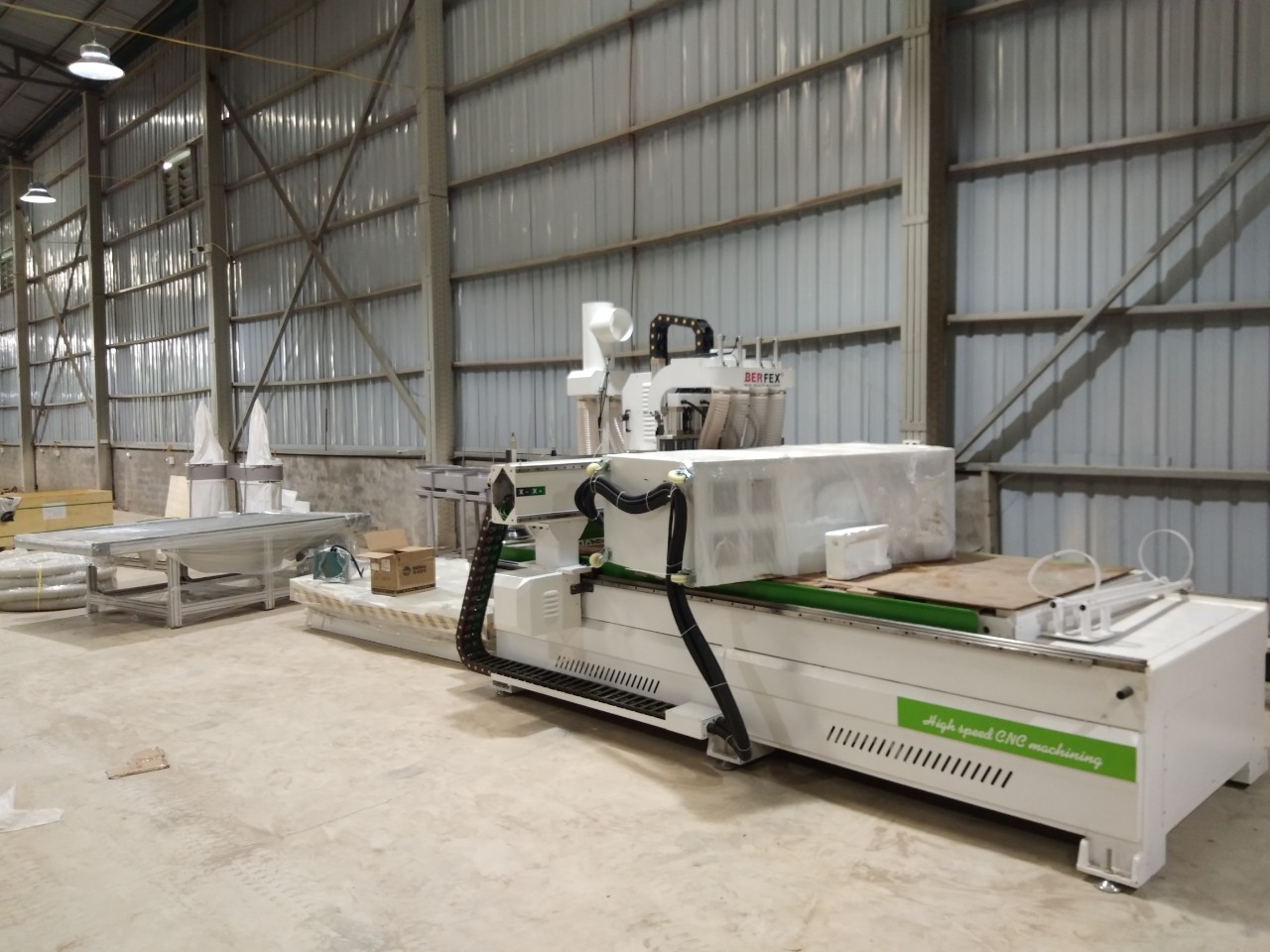 Bàn giao xong máy CNC và các máy chế biến gỗ khác cho anh Nghĩa - Cầu Diễn, Hà Nội
