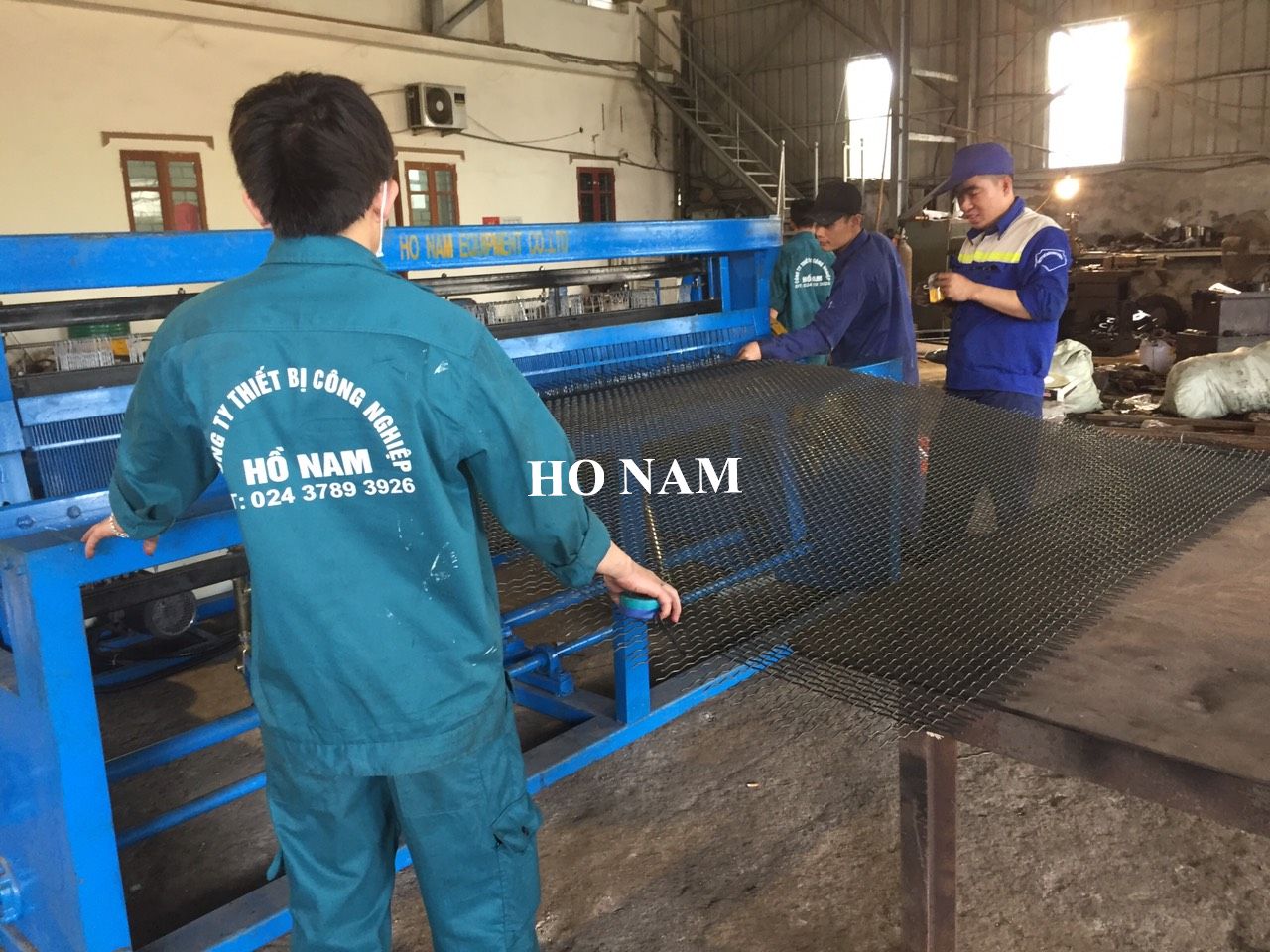 Bàn giao máy đan lưới sàng đá,than, quặng...