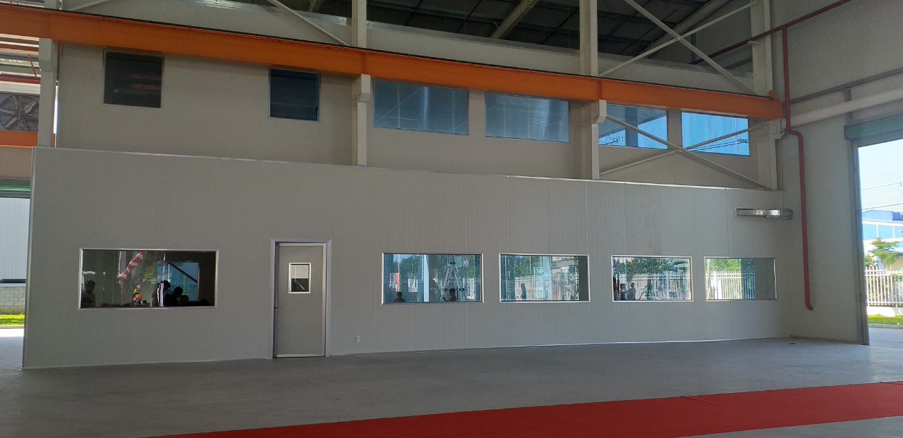 Xây dựng nhà lắp ghép nhanh.