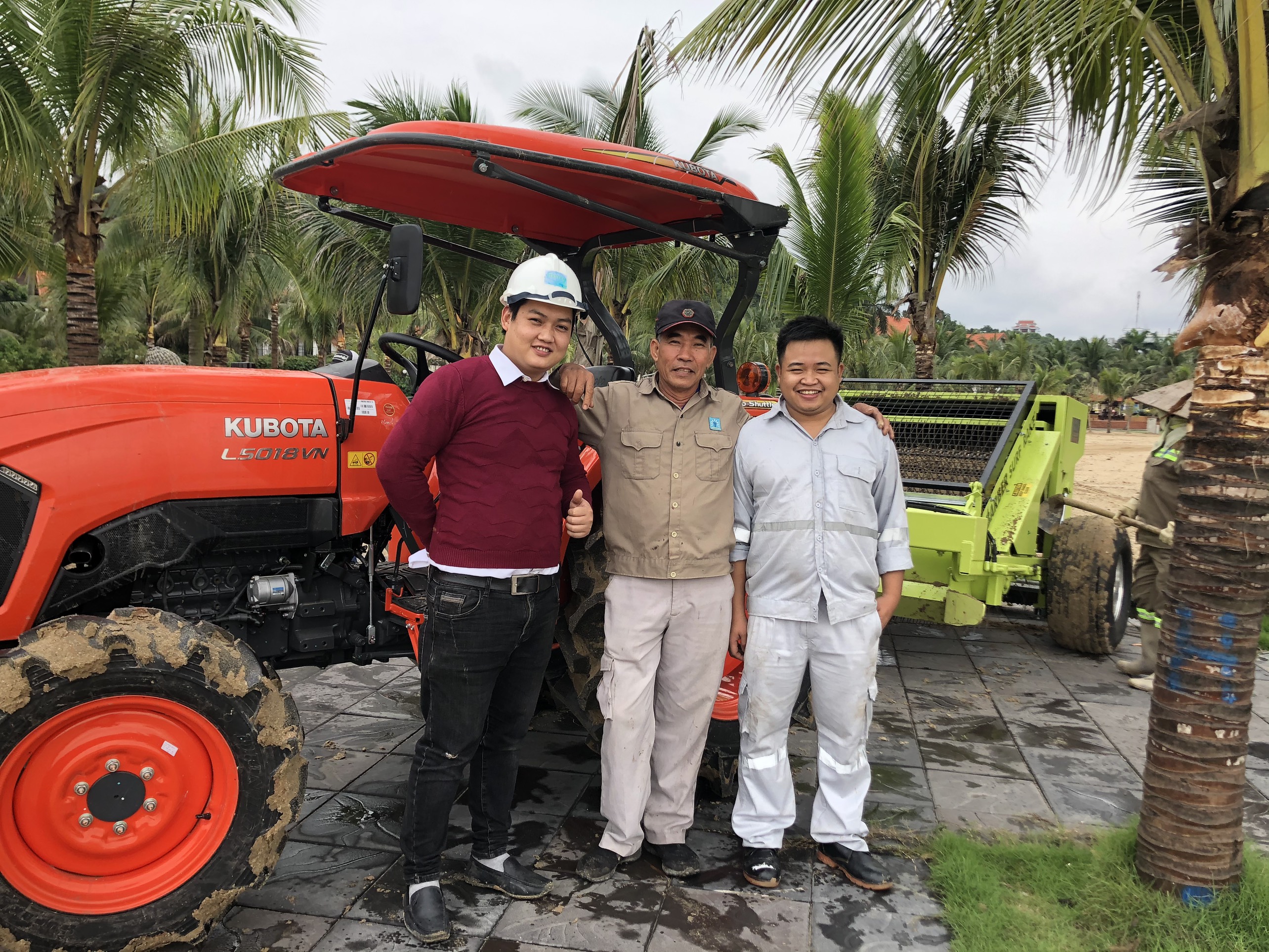 BÀN GIAO MÁY LÀM SẠCH BÃI BIỂN TẠI KHU DU LỊCH QUỐC TẾ TUẦN CHÂU