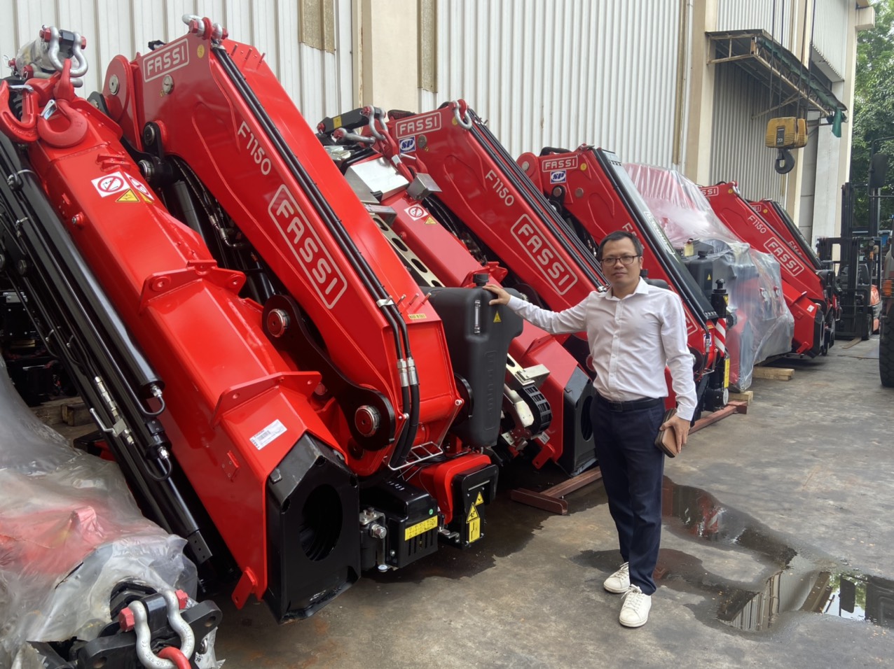 Lô cẩu gập FASSI tiếp theo đã về tới Việt Nam
