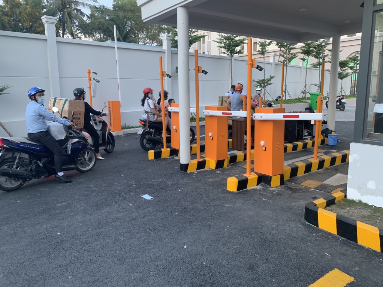 Nhà Thầu Lắp Đặt Hệ Thống Cổng Vào Ra Bãi Xe Tại Nghệ An