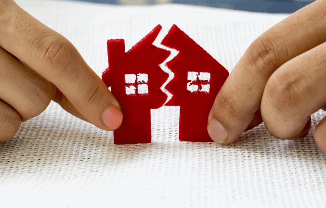 Trường hợp sổ tiền tiết kiệm là tài sản chung vợ chồng, người chồng hoặc người vợ đứng tên chủ thẻ tiết kiệm thế chấp sổ tiết kiệm để vay tiền Ngân hàng và người không đứng tên không biết thì hợp đồng thế chấp vô hiệu không?