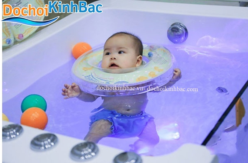 Những lợi ích không ngờ khi cho trẻ sơ sinh tập bơi sớm