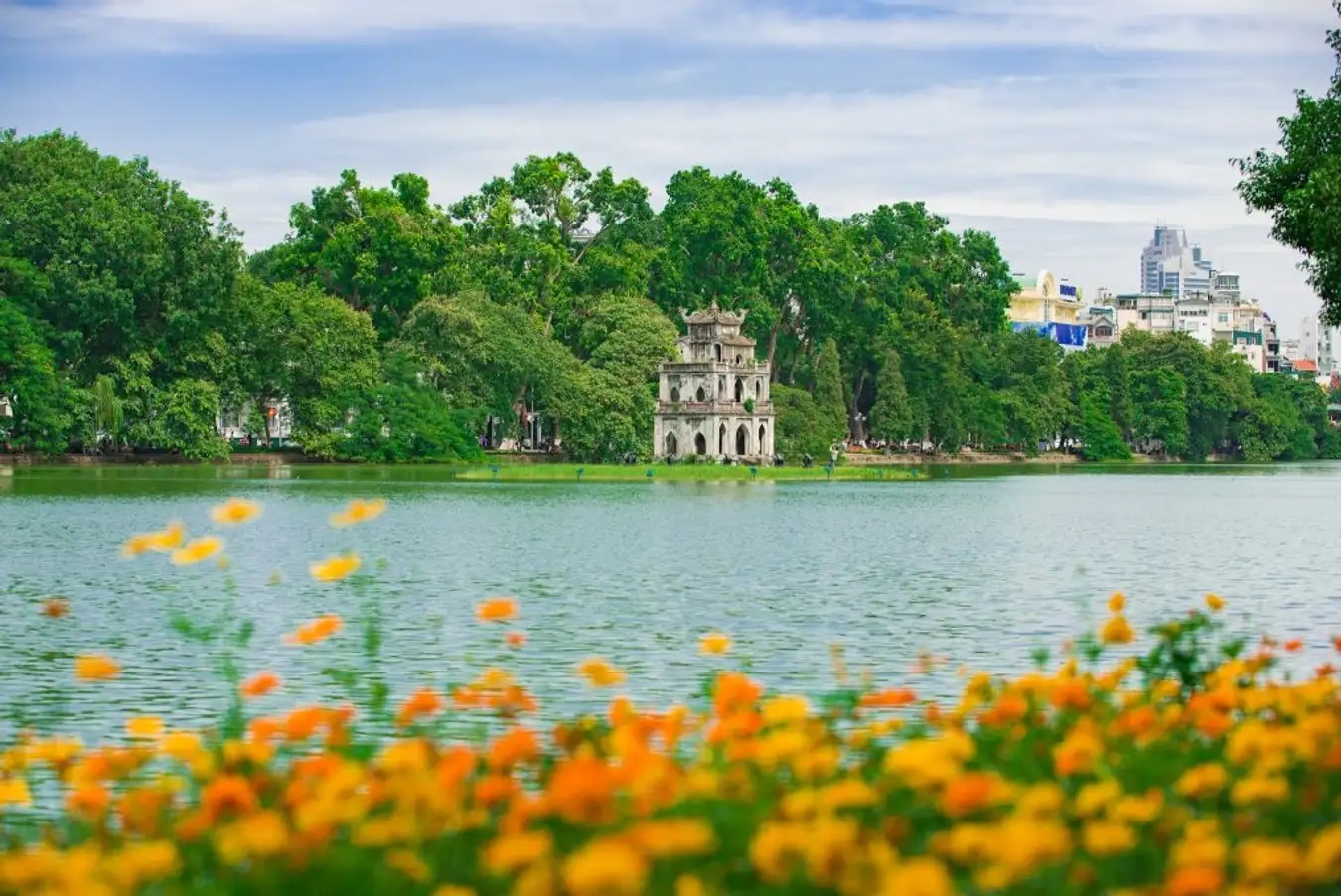 Hà Nội - thủ đô của Việt Nam, nơi hội tụ những tinh hoa văn hóa và nắng gió thơ mộng 36 phố phường