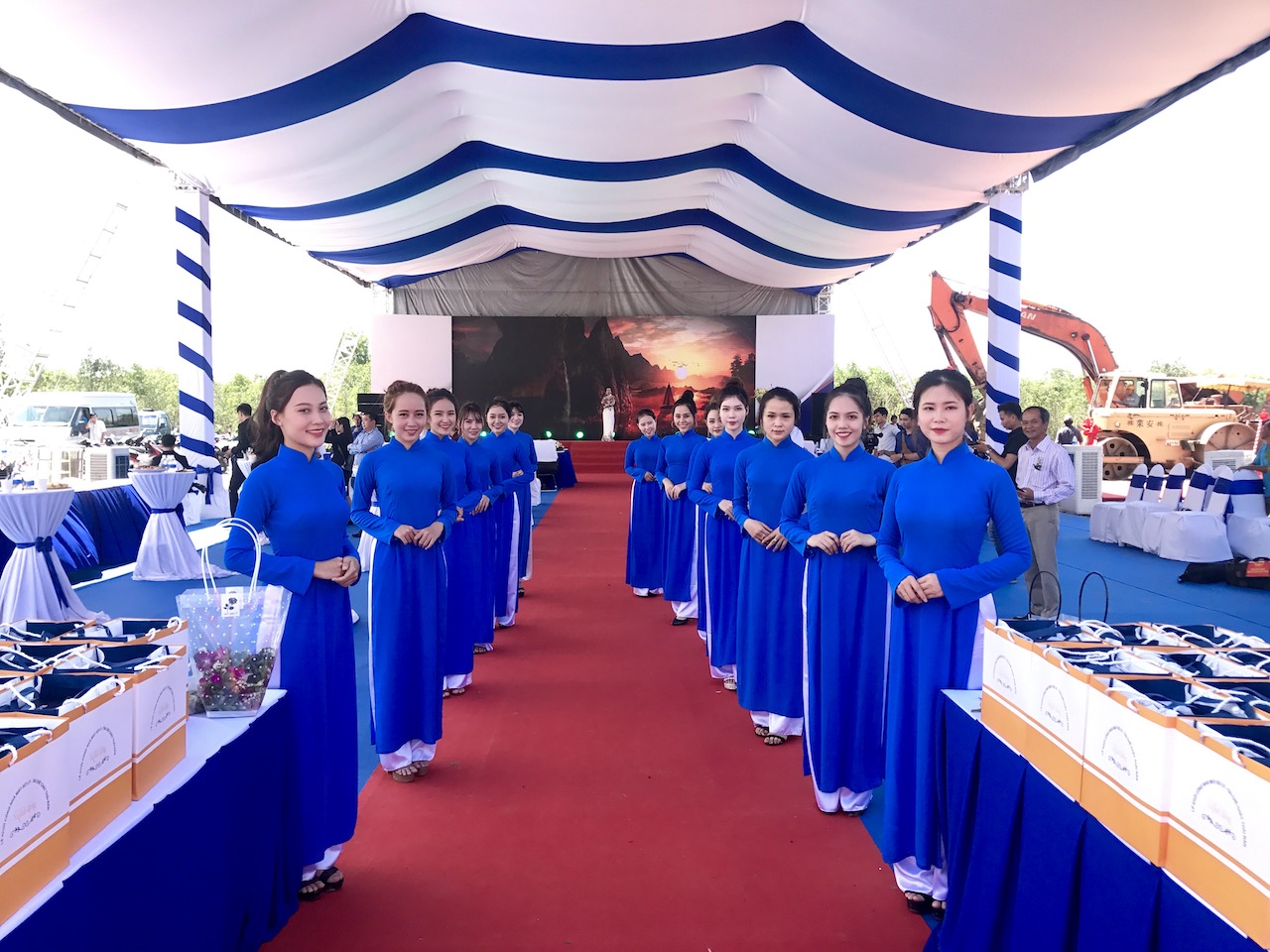 Cho Thuê Lễ Tân Sự Kiện Chuyện Nghiệp Tại Nghệ An