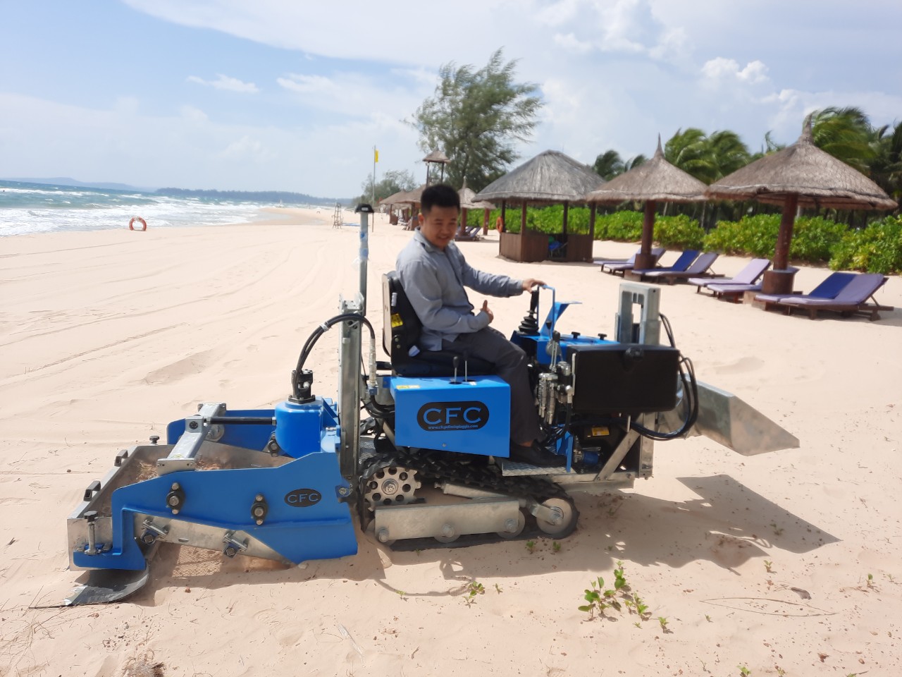 BÀN GIAO MÁY SÀNG CÁT BÃI BIỂN CHO CÔNG TY CỔ PHẦN ĐẦU TƯ VÀ PHÁT TRIỂN DU LỊCH PHÚ QUỐC