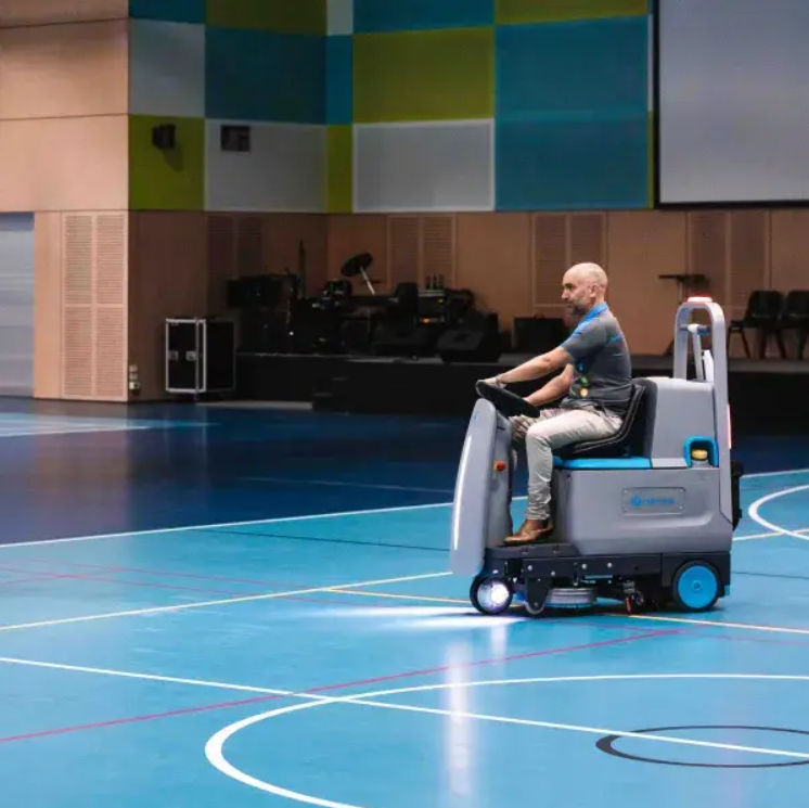 Máy chà sàn công nghiệp trong lĩnh vực thể thao