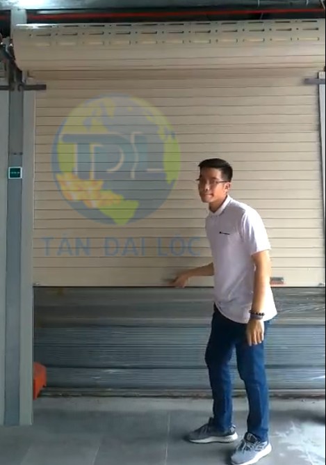 Cửa cuốn kéo tay loại nào tốt nhất? So sánh và lựa chọn thông minh