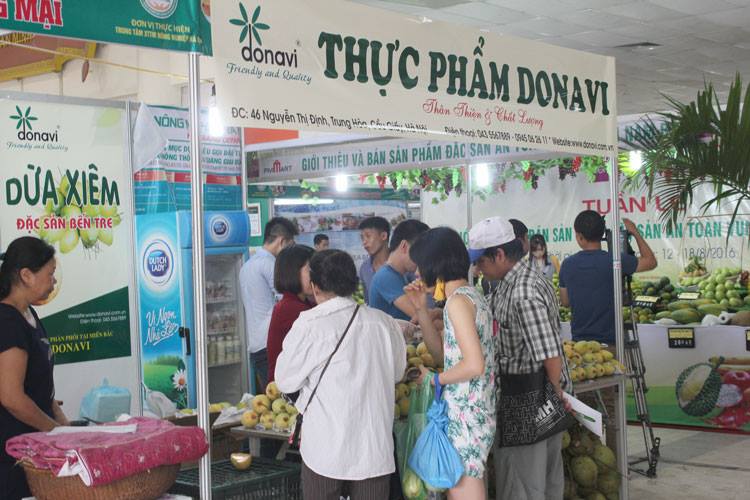 Donavi hào hứng tham gia hội chợ nông sản 2016