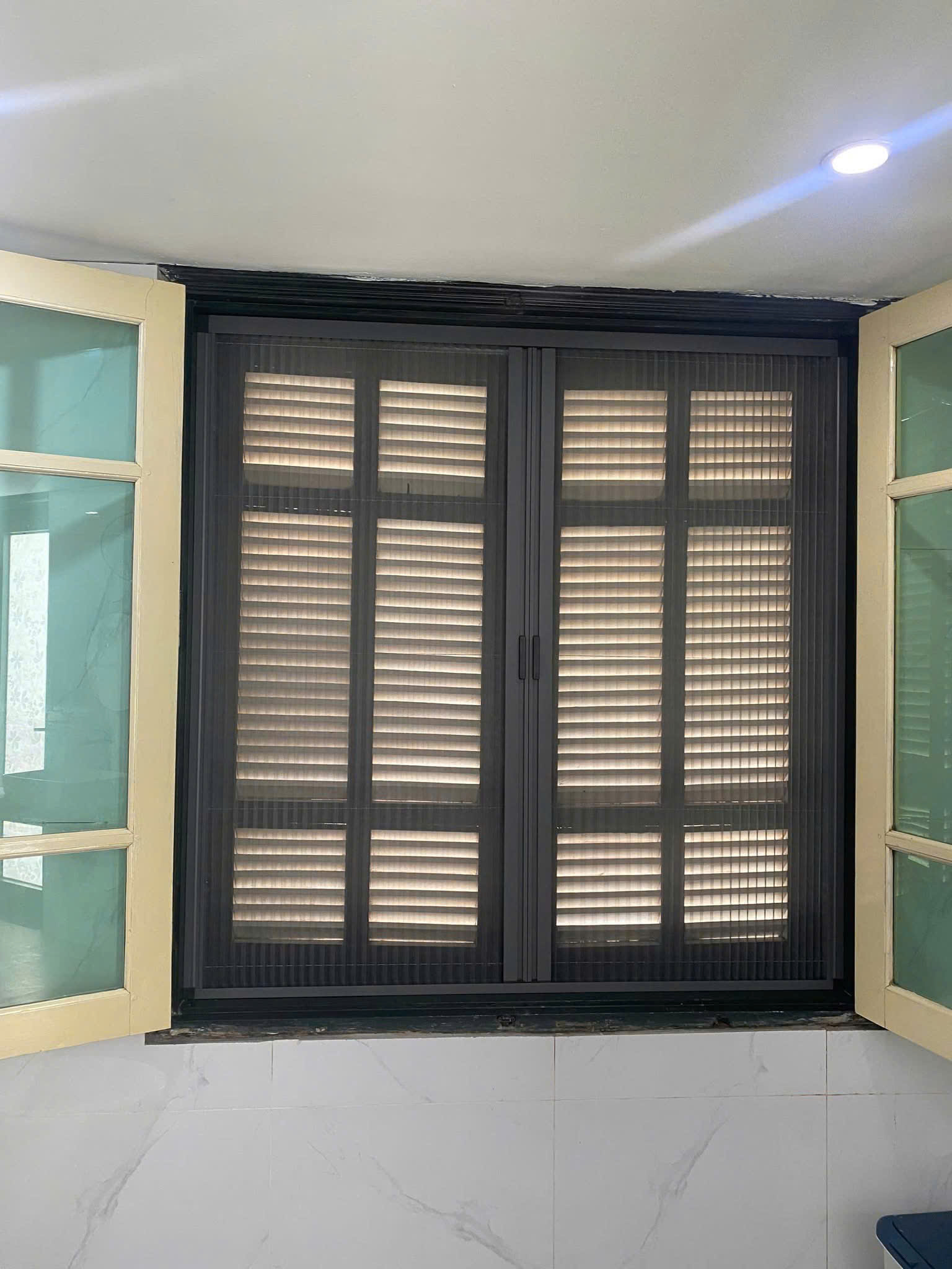 Cửa lưới xếp chống muỗi hoà phát
