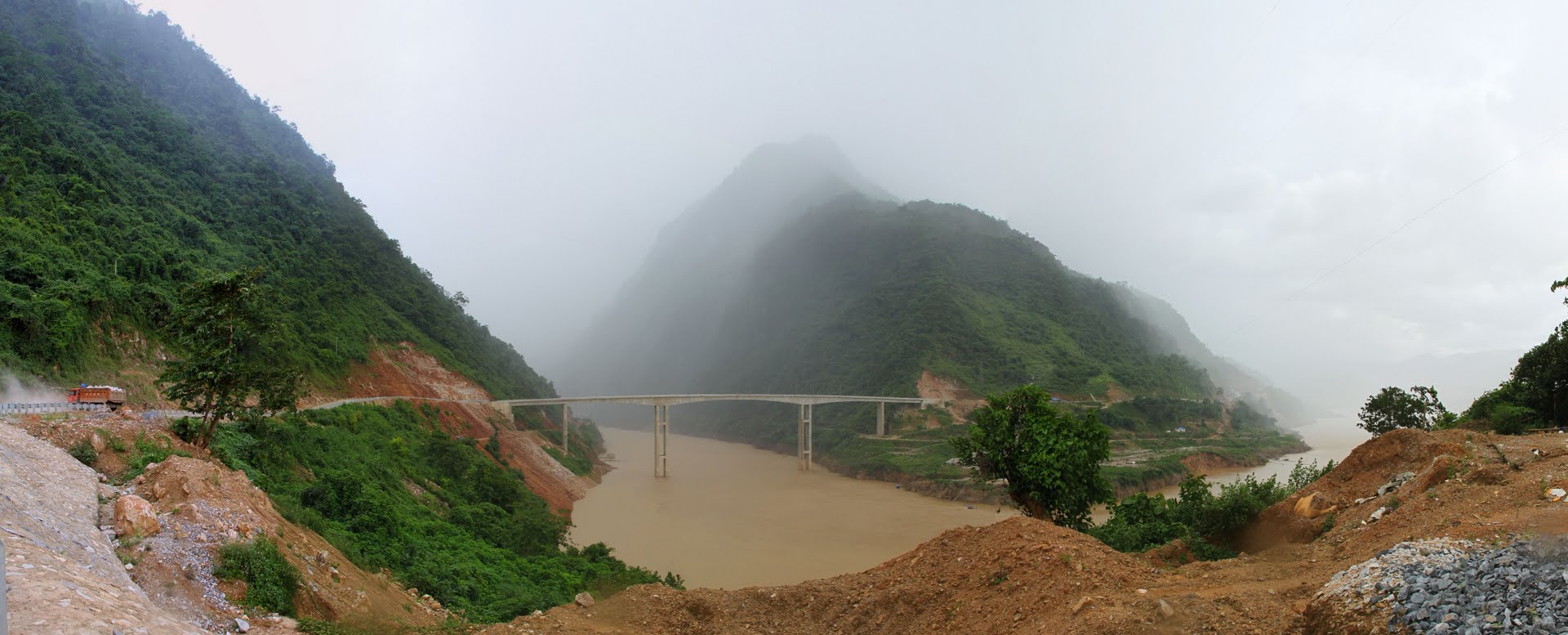 Cầu Hang Tôm (Lai Châu-Điện Biên)