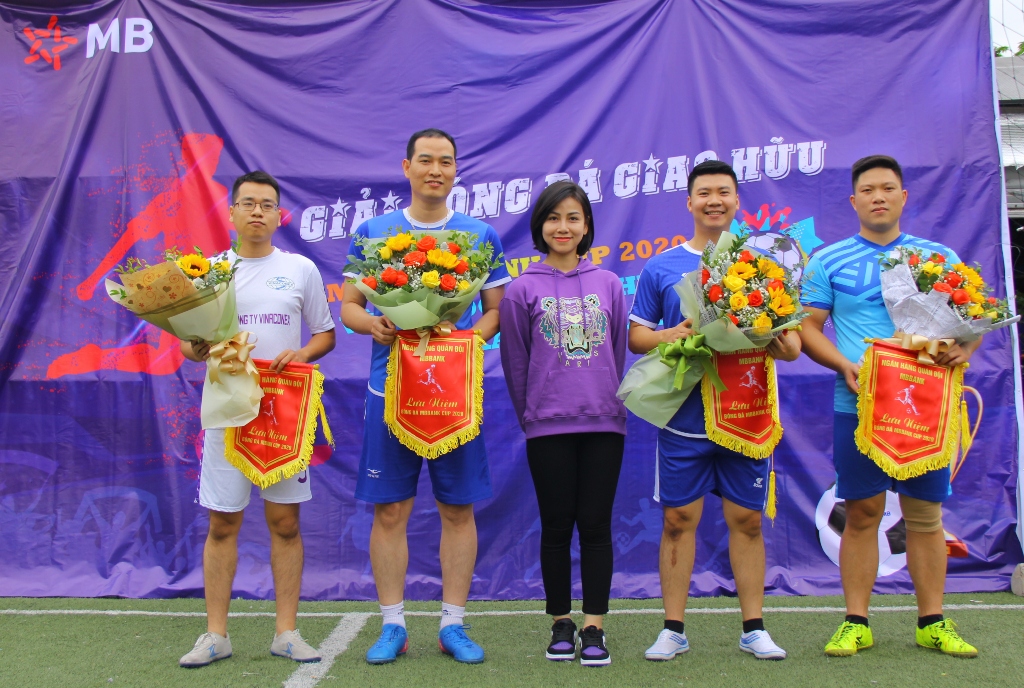 Giao lưu  bóng đá Cúp tứ hùng “MB THANG LONG CUP 2020”
