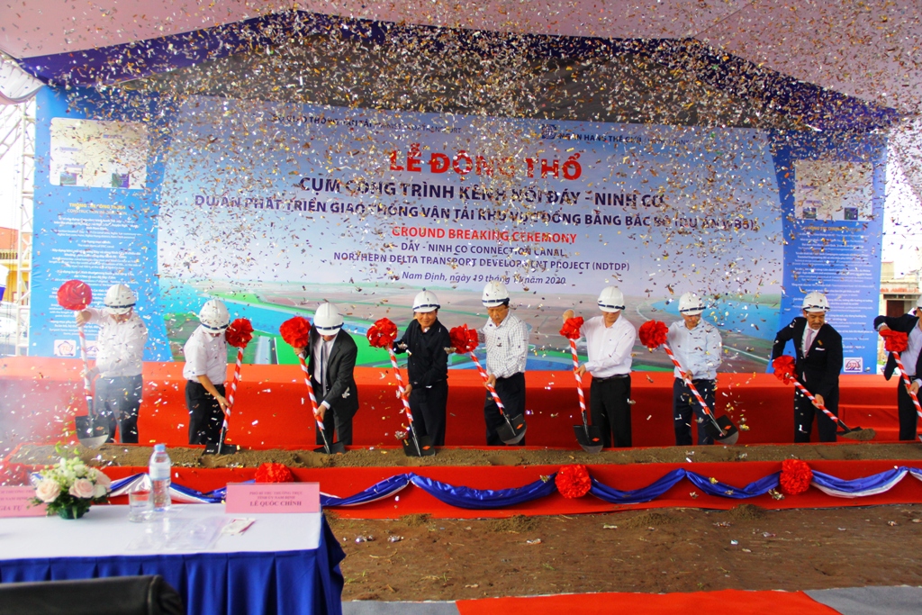 Lễ động thổ Gói thầu: CV-A2.9-NDTDP cụm công trình kênh nối Đáy - Ninh Cơ thuộc Dự án Phát triển giao thông vận tải khu vực đồng bằng Bắc Bộ - Dự án WB6.