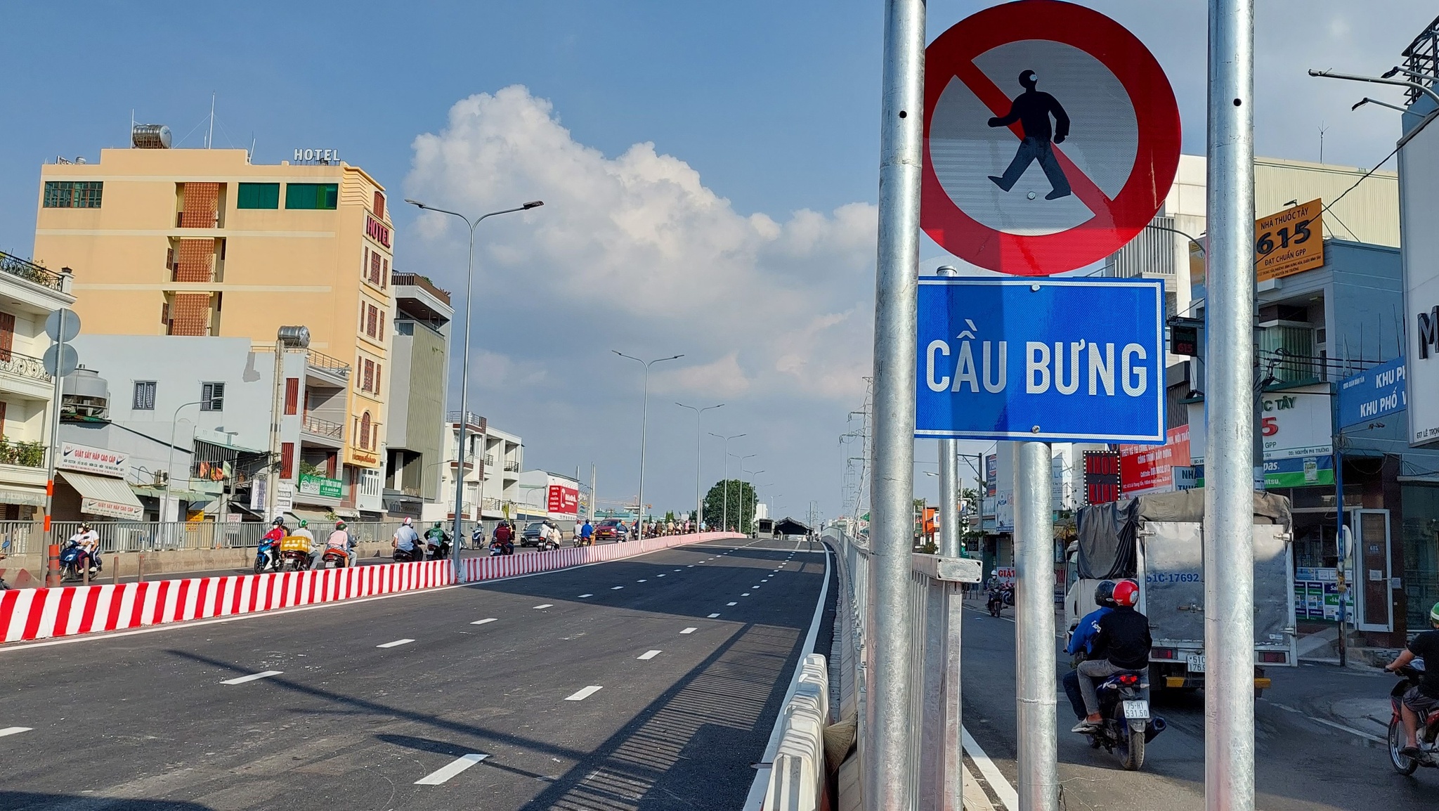 Thông xe cầu Bưng xóa ùn tắc cửa ngõ tây bắc TP.HCM
