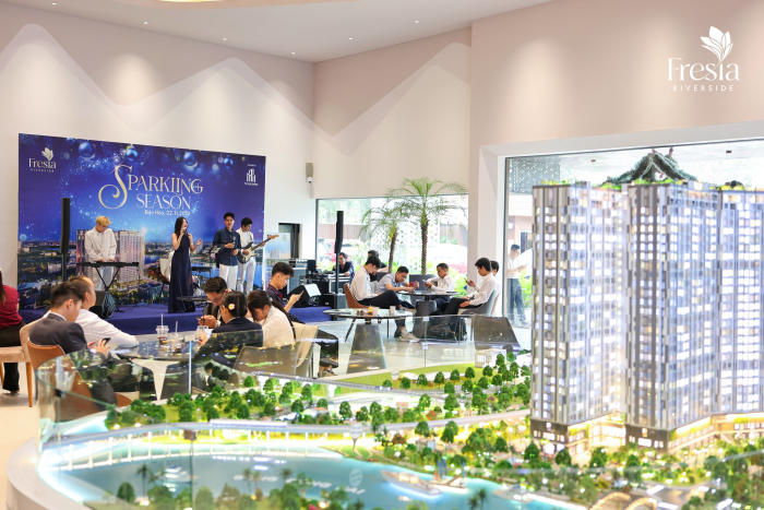 SPARKLING SEASON - FRESIA RIVERSIDE