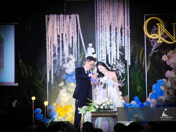 HAPPY WEDDING