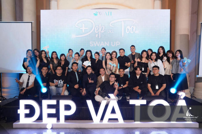 SWAN UP: ĐẸP VÀ TỎA