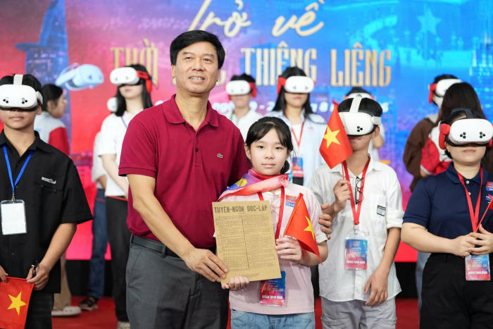 TRỞ VỀ THỜI KHẮC THIÊNG LIÊNG - VOV