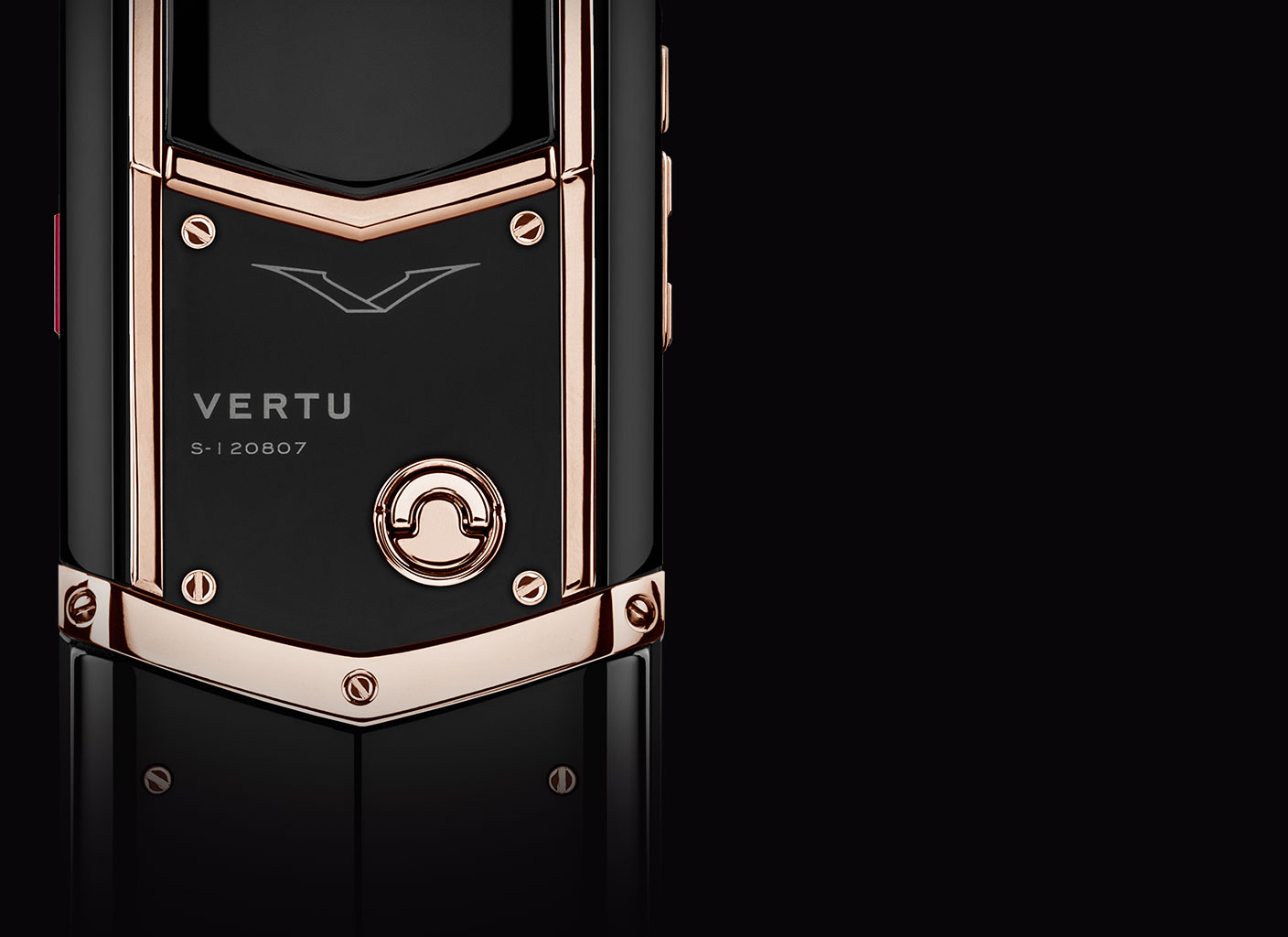 Vertu ra mắt Cobra Limited Edition, giá hơn 8 tỷ đồng