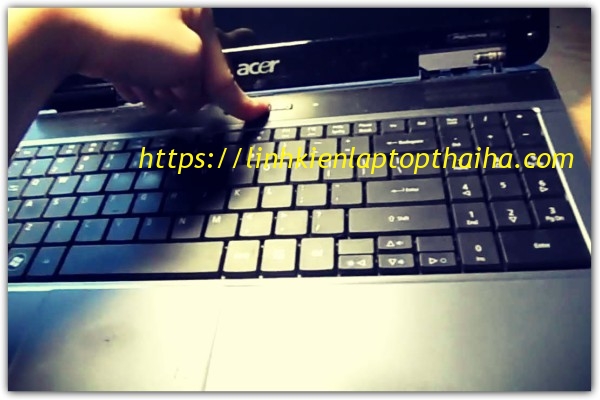 TẠI SAO MÀN HÌNH LAPTOP KHÔNG LÊN?