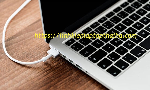 Hướng dẫn Sạc MacBook Pro đúng cách đơn giản nhất