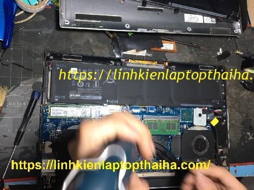 Thay Pin Laptop Dell XPS Chính Hãng