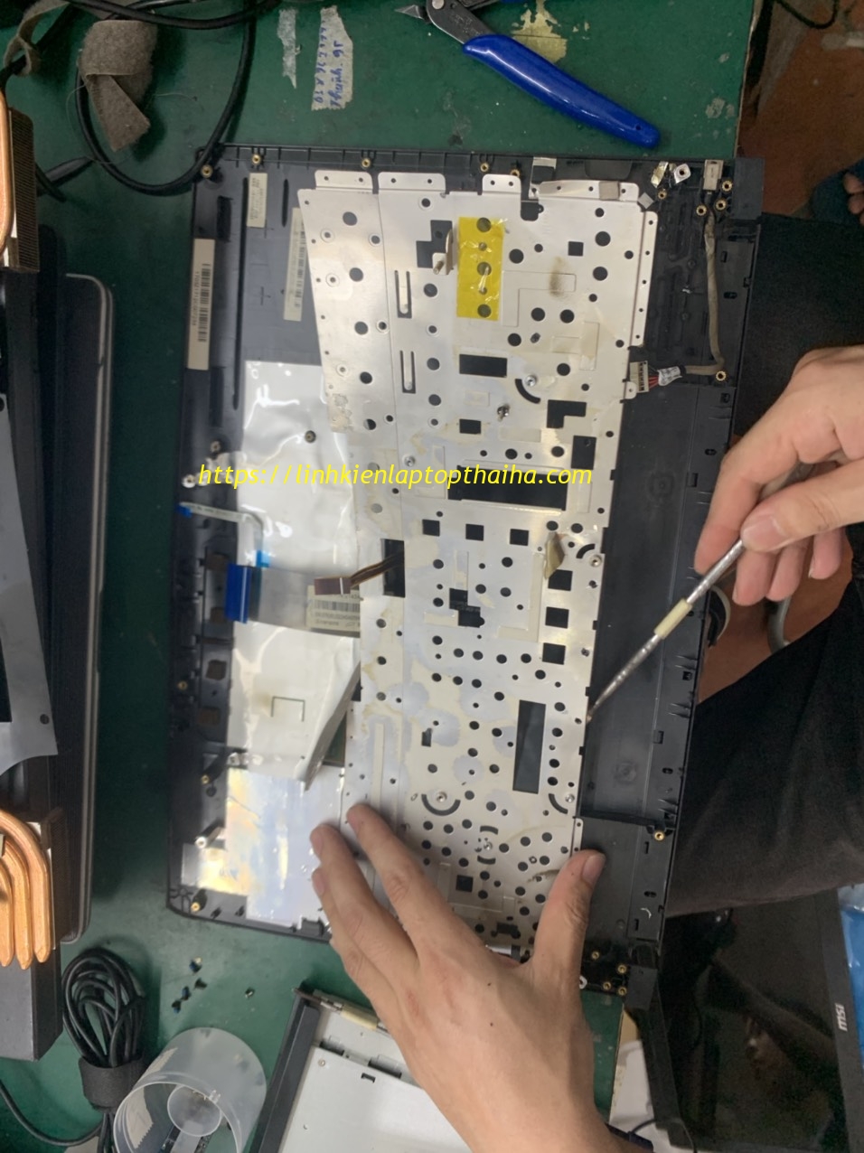 Thay bàn phím laptop tại nhà - Linh kiện laptop Thái Hà