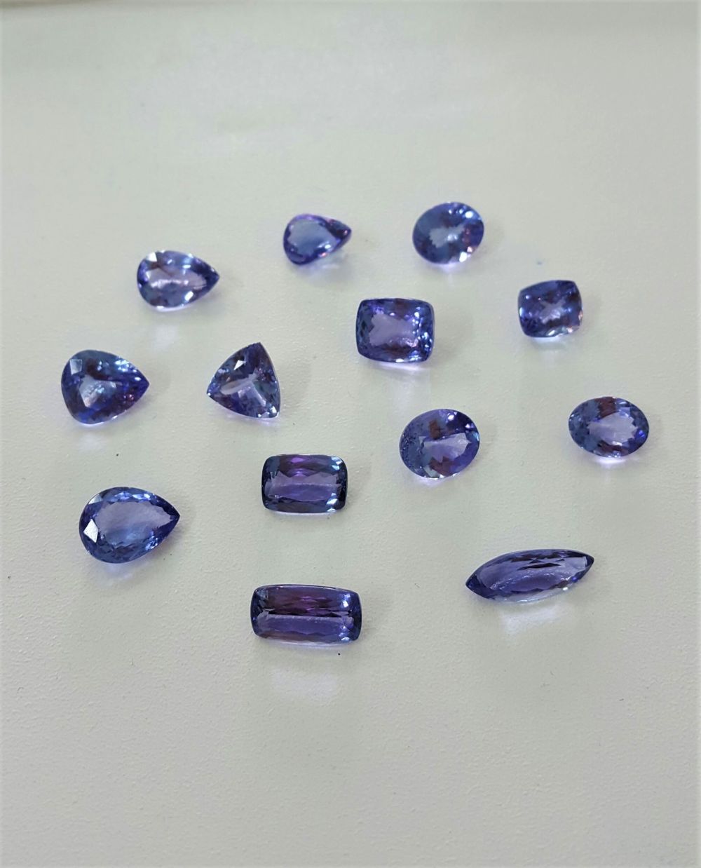 Đá TANZANITE