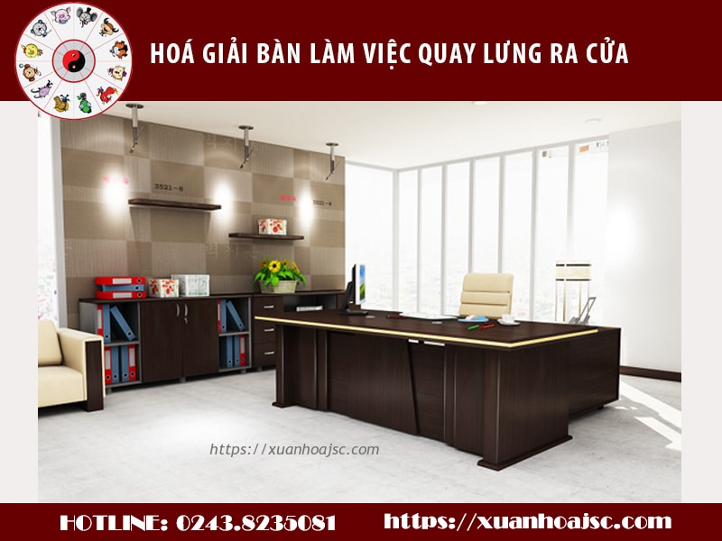 Hoá giải bàn làm việc văn phòng quay lưng ra cửa sổ