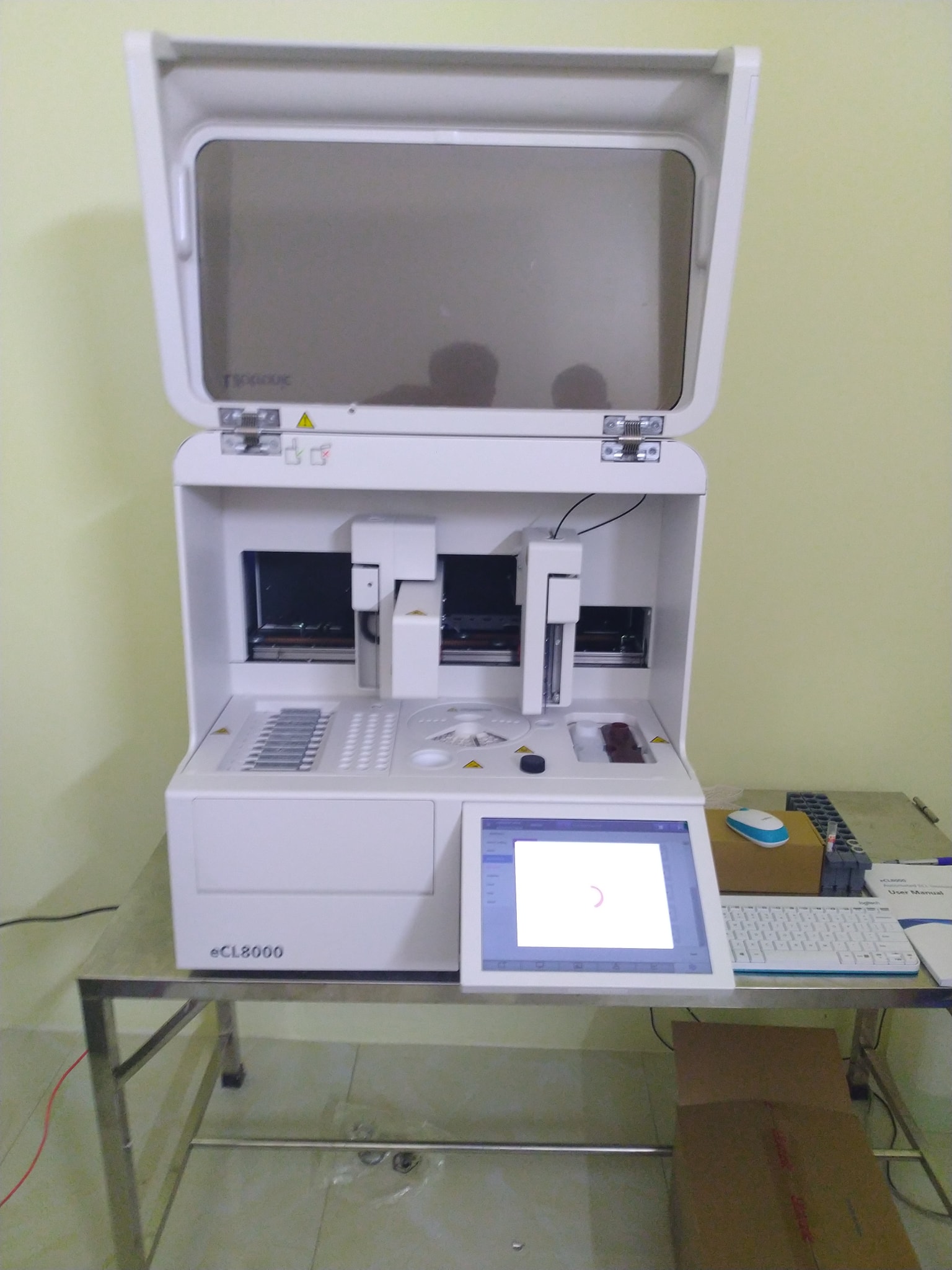 Duy Cường - Lắp đặt và bàn giao Máy xét nghiệm miễn dịch điện hóa phát quang tự động - eCL8000