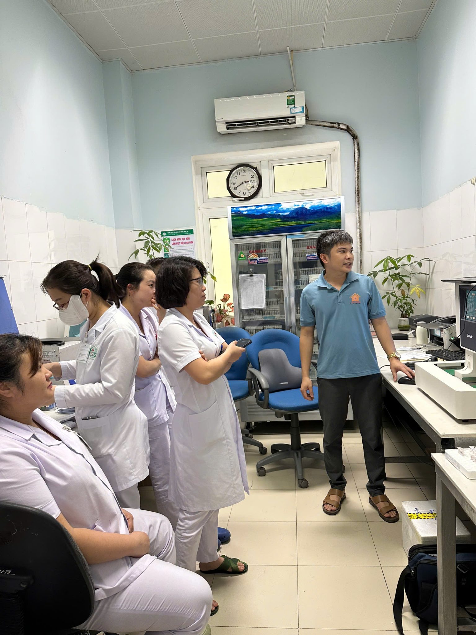 Tập huấn cung cấp và hướng dẫn đào tạo kỹ thuật vận hành máy xét nghiệm HbA1c , hãng Lifotronic tại khoa Hóa sinh, Bệnh viện Hữu nghị đa khoa Nghệ An