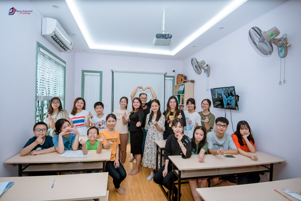 REAL SUCCESS ACADEMY - KHÔNG GIAN BẬT SÁNG ƯỚC MƠ