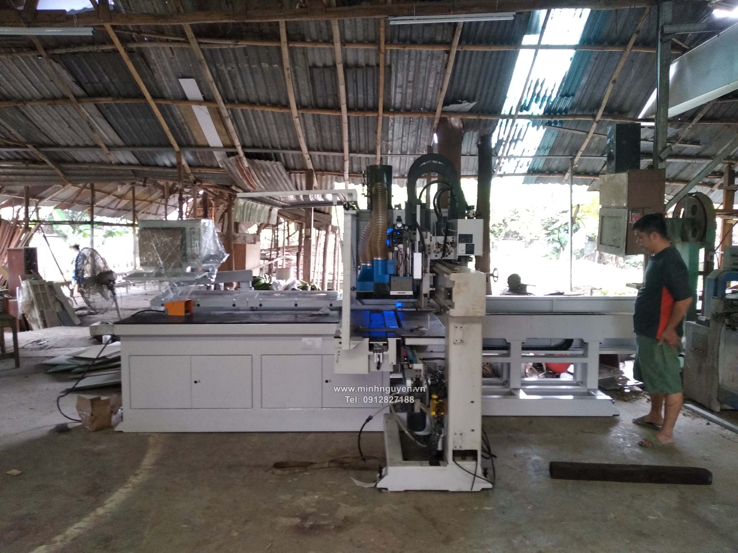 May-CNC-Khoan-5-mat-da-ve-toi-xuong-MIFA-1