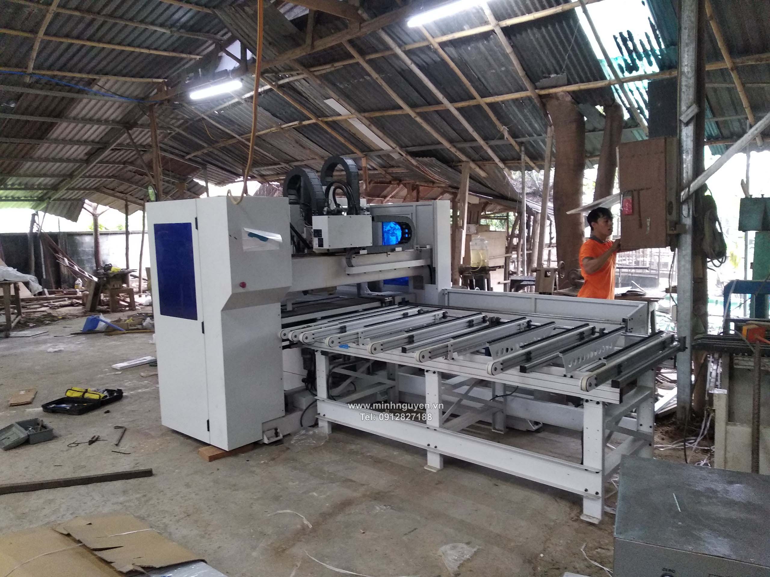 May-CNC-Khoan-5-mat-da-ve-toi-xuong-MIFA-1