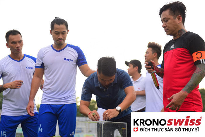 Cầu thủ, ca sĩ đá bóng từ thiện ủng hộ hiệp sĩ đường phố - Ảnh 11.