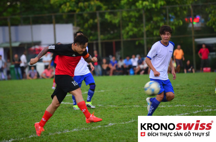 Cầu thủ, ca sĩ đá bóng từ thiện ủng hộ hiệp sĩ đường phố - Ảnh 3.