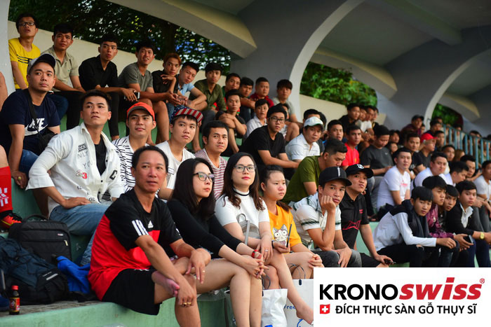 Cầu thủ, ca sĩ đá bóng từ thiện ủng hộ hiệp sĩ đường phố - Ảnh 4.