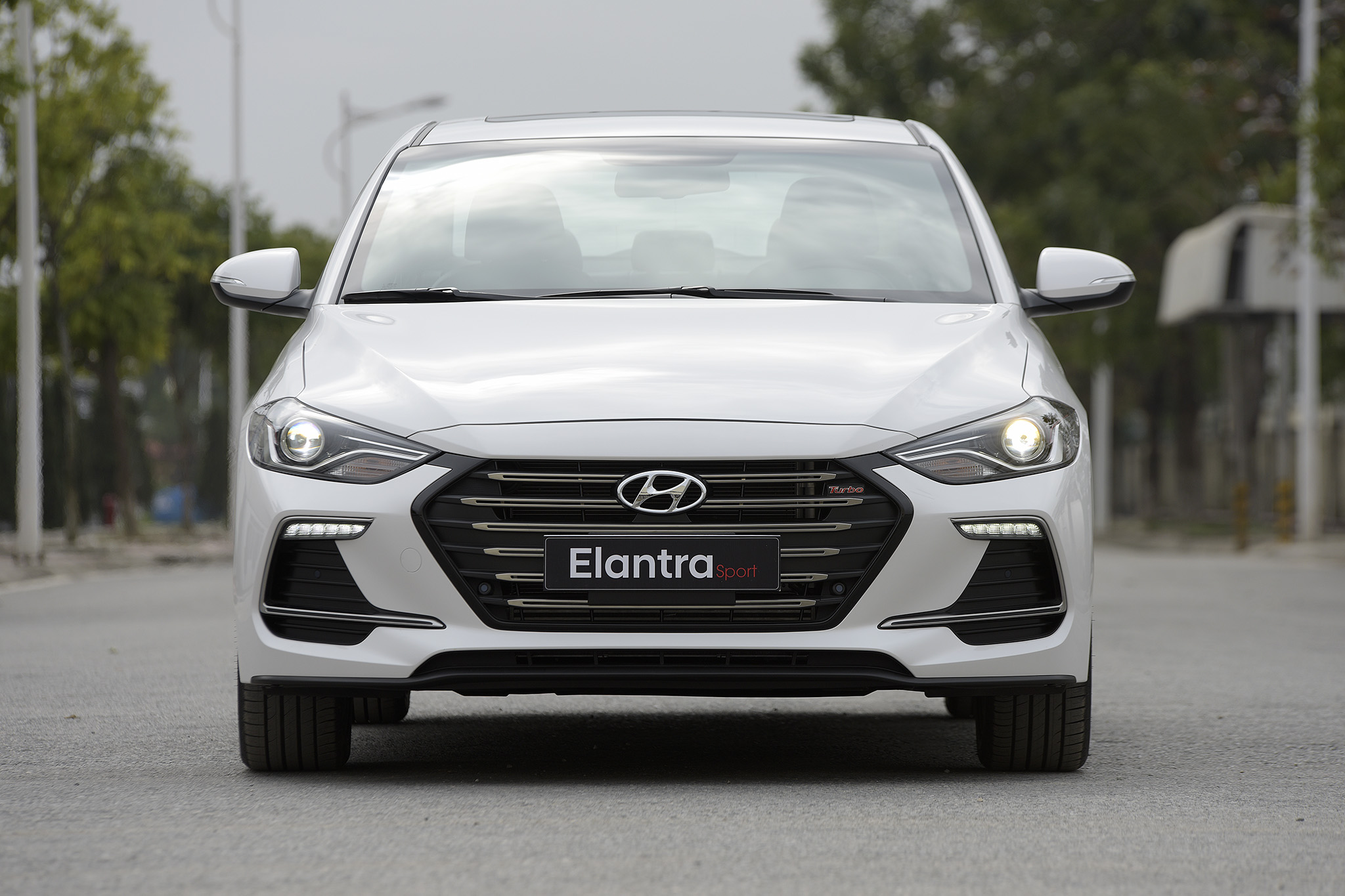 Hyundai Long Biên - Hyundai Elantra Sport - thi trường Việt Nam
