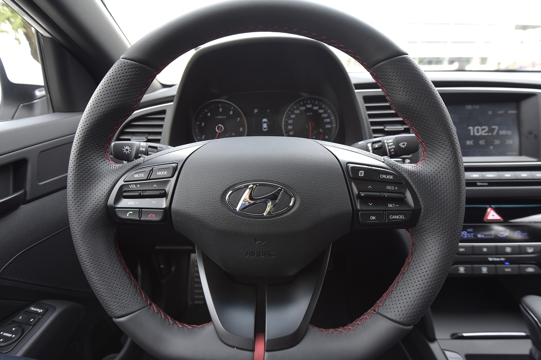 Hyundai Long Biên - Hyundai Elantra Sport - thi trường Việt Nam