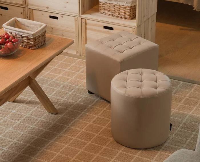 Ghế sofa đôn có kích thước nhỏ, có thể sử dụng như một đồ vật trang trí nội thất