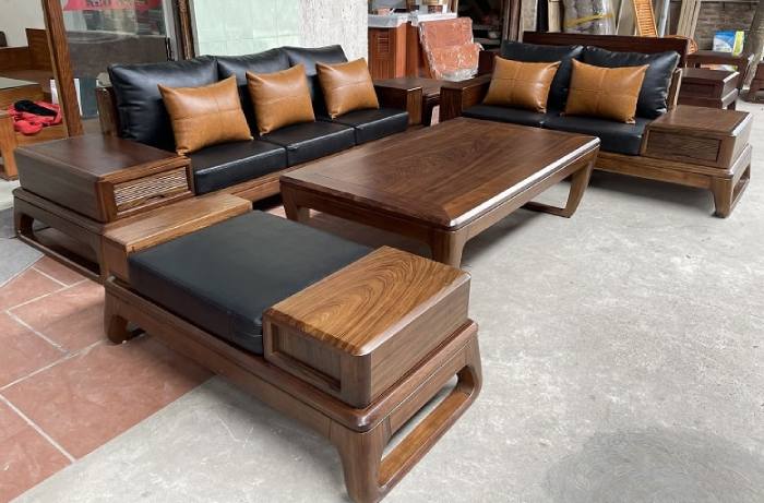 Mẫu sofa gỗ hương xám cao cấp tại cửa hàng Sofa Hưng Phát Sài Gòn