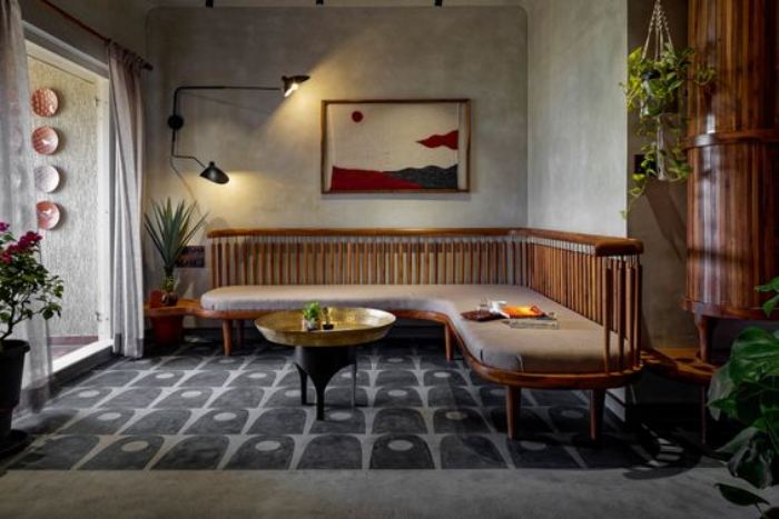 Để tăng thêm tính thẩm mỹ, gia chủ có thể sử dụng bàn cà phê nhỏ