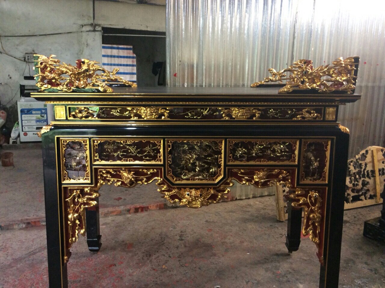 Bàn thờ ô xa thếp vàng