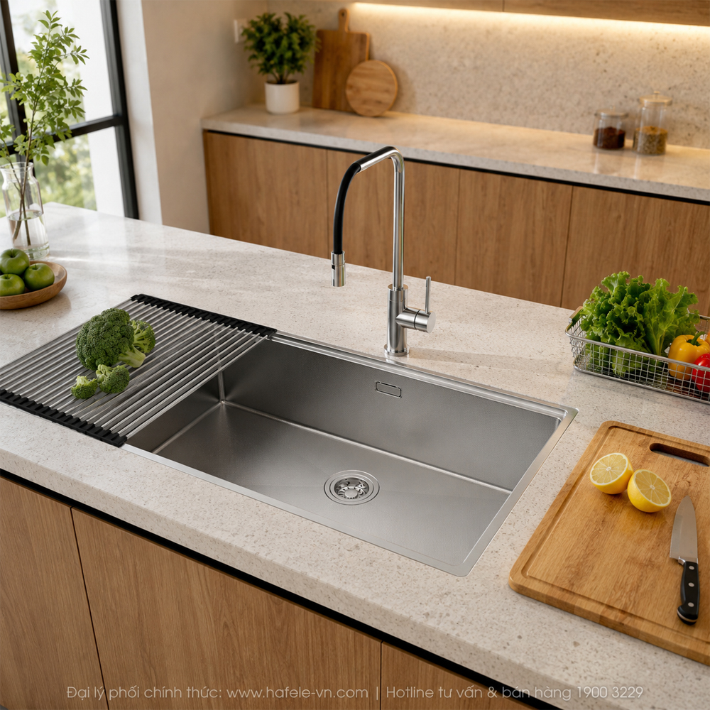 Chậu inox Häfele 567.24.467 trong khu vực sơ chế rộng với tủ bếp 800 mm